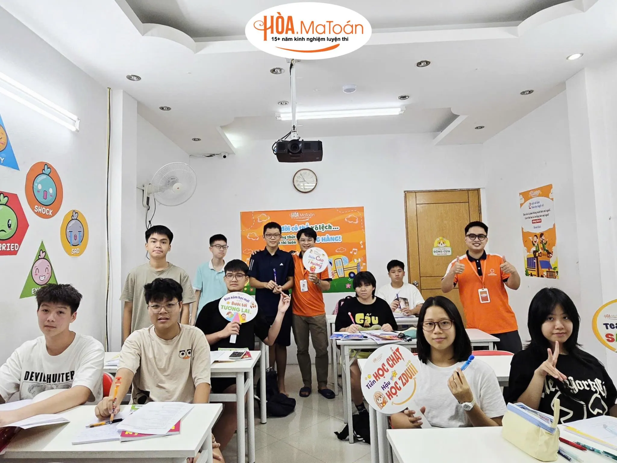 lớp học vui vẻ thi giữa kỳ