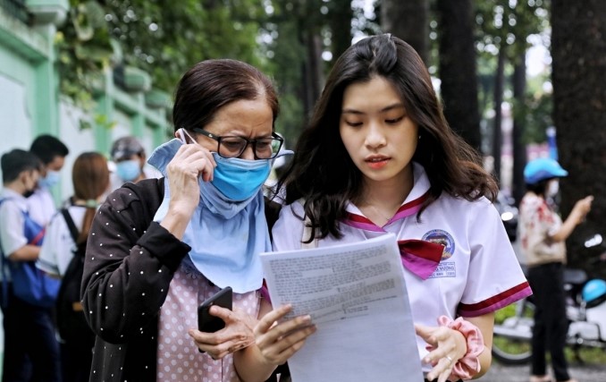 Chuyển cấp, ba mẹ cần làm gì để giúp con vừa học tốt lớp 10 vừa nhanh thích nghi với môi trường mới?